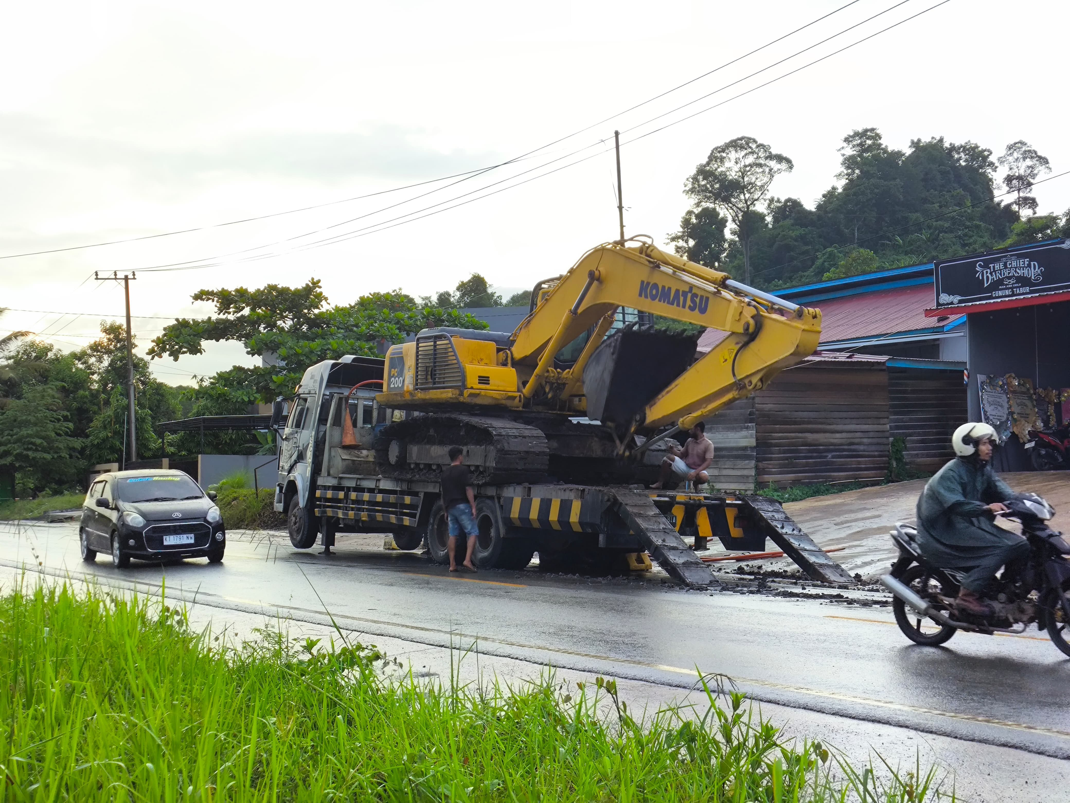 Aksi Pengamanan Excavator di Tambang Ilegal